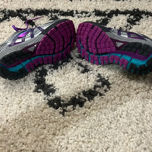 Women’s Brooks GTS 17 Running Shoe - Picture 7 of 8